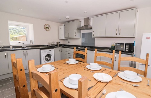Llangeler Cottage | CILGWYN BACH, pet friendly, country holiday cottage in Llandysul