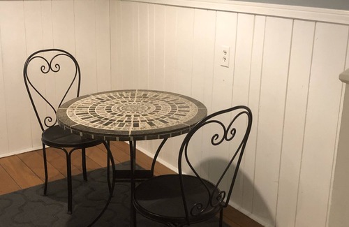 Oakley Apartment | CINCINNNATI COMFORTABLE ONE BEDROOM
