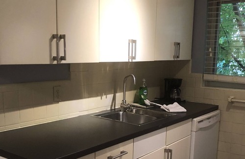 Oakley Apartment | CINCINNNATI COMFORTABLE ONE BEDROOM