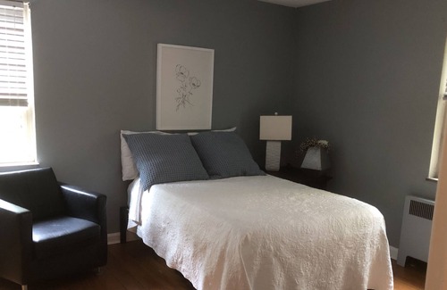 Oakley Apartment | CINCINNNATI COMFORTABLE ONE BEDROOM