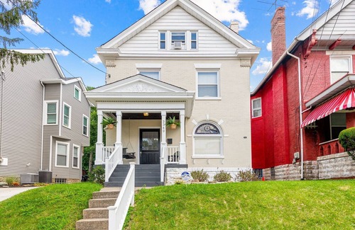 Cincinnati House | Cincy Central Stay - Hot Tub, Games & Movie Nights