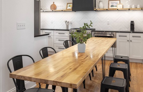 Walnut Hills House | Cincy Historic Gem: Sleeps 20 (5Min to Downtown & 40 Min to Ark)
