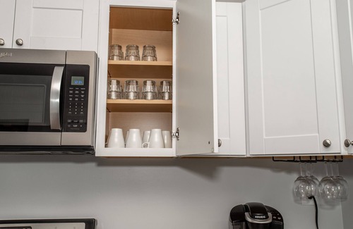 St. Bernard House | Cincy home sleeps 18!