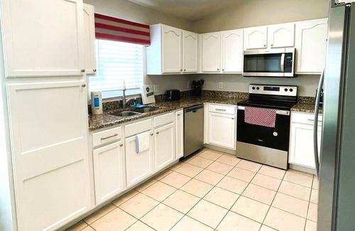 Windsor Palms House | CINDERELLA'S CASTLE Close to Disney, ONE story Home 5 bedrooms 4 baths Pool/Spa