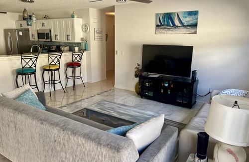Lady Lake Villa | Cindy’s Place, Prime Location, Patio Villa