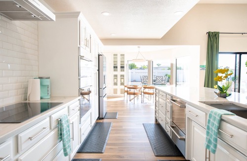 Glendale House | CineLuxe Retreat by HomeSlice Stays