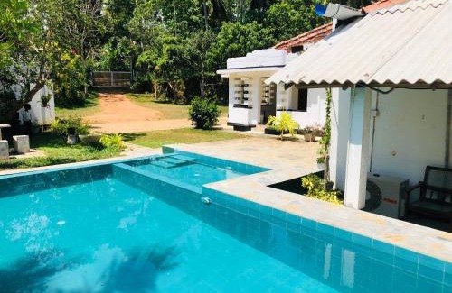 Dondra House | Cinnamon Estate Villa