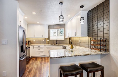 Mountain House Condo | Cinnamon Ridge Après Ski Retreat: Private Hot Tub + Walk to Slopes
