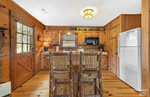 Eureka Springs Cabin | Cinnamon Valley - The Lake House