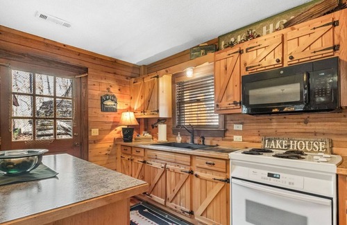 Eureka Springs Cabin | Cinnamon Valley - The Lake House