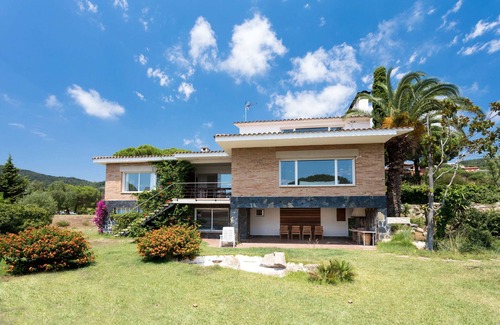 Cabrils House | CINTO - House for 11 with garden and private pool 25 minutes from Barcelona
