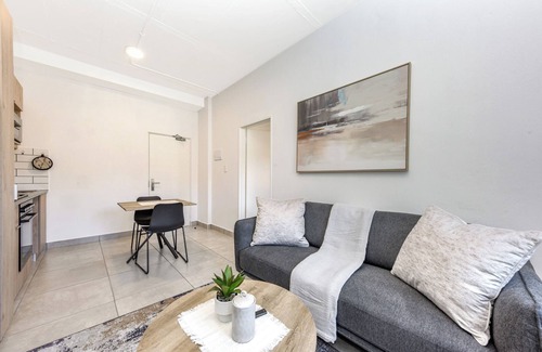 Greater Johannesburg Metropolitan Area Apartment | Circa Chic: Cosy 1-Bed Retreat