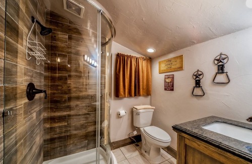 Ruidoso Cabin | Circle Bar: Cute, Rustic 2 bedroom 2 bath cabin with a hot tub in the Upper Canyon!
