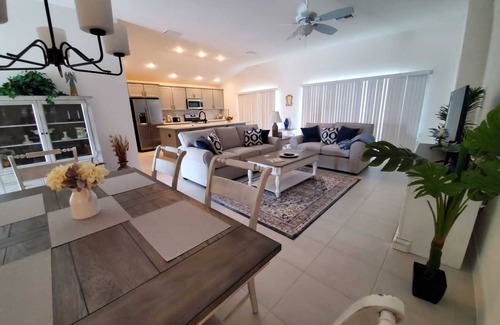 Leesburg House | Citrus Grove. Close to Sawgrass Grove, nightly entertainment & restaurants.