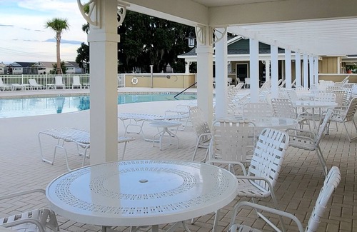 Leesburg House | Citrus Grove. Close to Sawgrass Grove, nightly entertainment & restaurants.