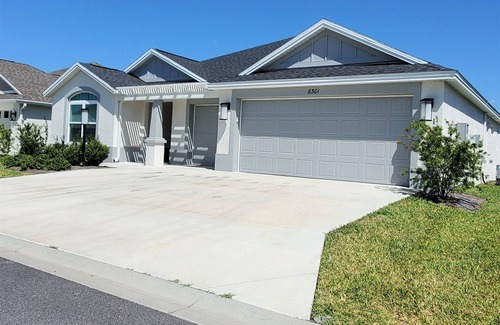 Leesburg House | Citrus Grove. Close to Sawgrass Grove, nightly entertainment & restaurants.
