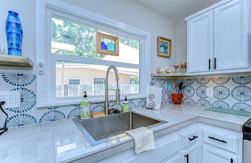 Dunedin House | Citrus Haven 2/1 in Dunedin Close to DT w backyard