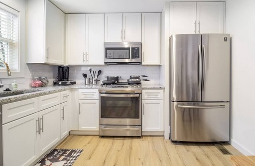 Virginia Highland Apartment | Citrus Sunburst 1 Bdrm Ponce City Mkt