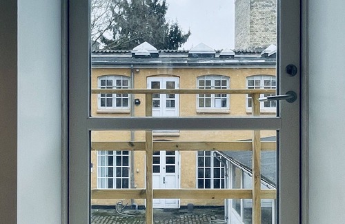 Frederiksberg C Apartment | City Apartment in Frederiksberg with 3 bedrooms sleeps 6