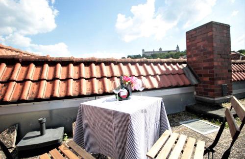 Wuerzburg Apartment | City Apartment - Old Main Bridge, own garage parking space