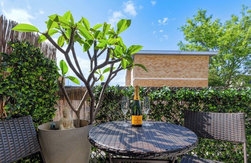 Bronte Apartment | City/Beach escape in Bronte
