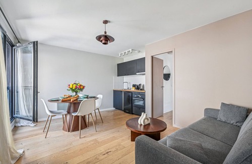 Silly-Gallieni Apartment | City Center l 15min from Eiffel Tower by Car