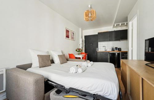 Silly-Gallieni Apartment | City Center l 15min from Eiffel Tower by Car