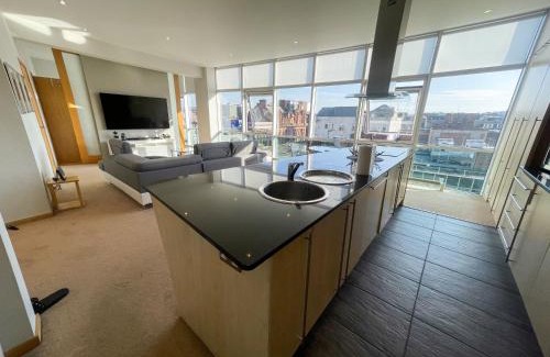 City Centre Glasgow Apartment | City Centre 2-Bed Apartment Parking Jacuzzi Bath