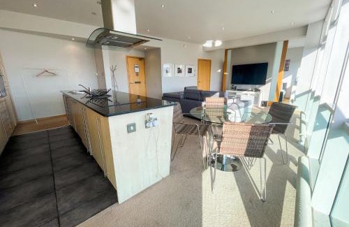 City Centre Glasgow Apartment | City Centre 2-Bed Apartment Parking Jacuzzi Bath