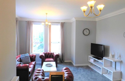 Kelvinbridge Apartment | City Centre 2 bedroom apt, close to M8 & Tourist Attractions
