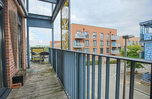 Milton Keynes Apartment | City Centre Apartment Wrap-Around Balcony Secure Parking SkyTV WiFi