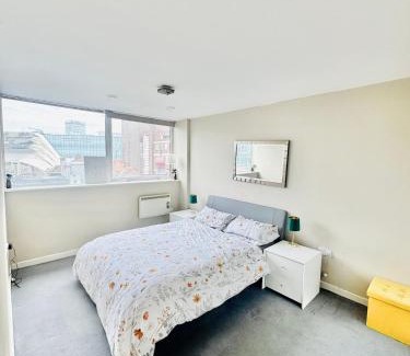 Theatreland Birmingham Apartment | City Centre Flat 2 mins from Birmingham New Street
