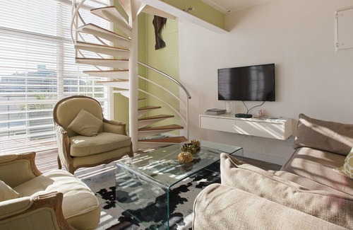 Bo'Kaap Apartment | City Centre Loft with Sophisticated Style