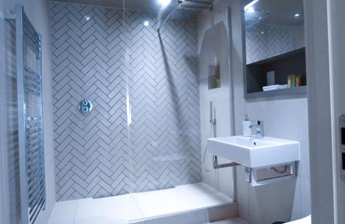 York Apartment | City Centre Luxury studio apartment suite with garden view