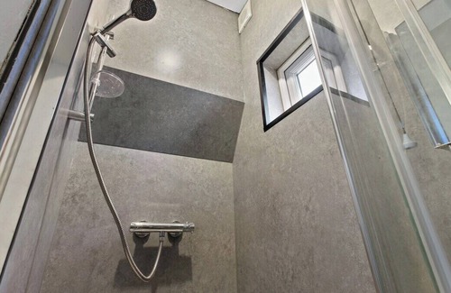Maidstone Condo | City Centre Serenity: 1 Bed Flat | WiFi | Hot Tub
