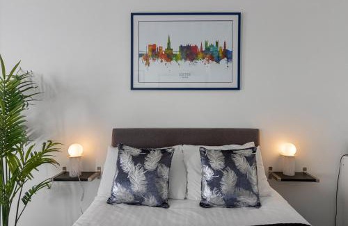 Exeter Apartment | City Centre Studio Apartments - Stoop Apartment - Short Stays UK Ltd