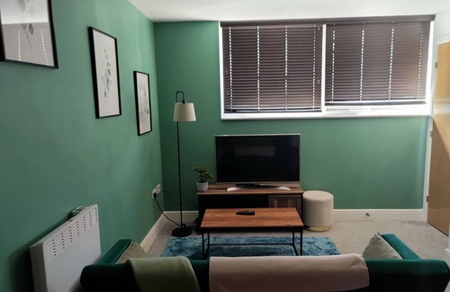 Swindon Apartment | City Centred 2 Bed Flat- Sherpa Homes