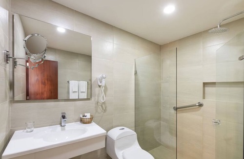 San Patricio Hotel | City Chic! Free Parking, City Views, Close to Museo de Arte Moderno!