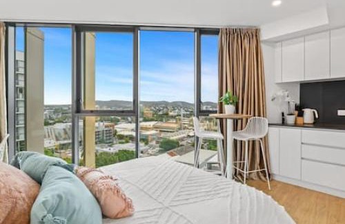 South Brisbane Apartment | City Chic Living w Sunset Views 2BD1 Studio Apt