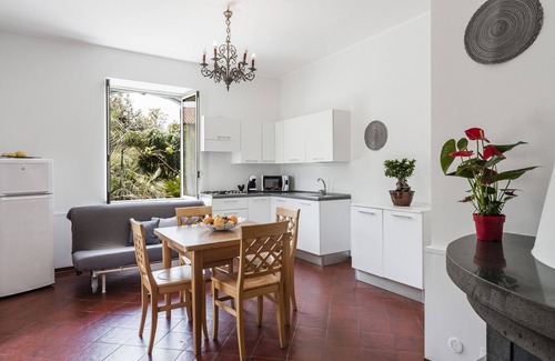 Picanello-Ognina-Barriera-Canalicchio Apartment | City Cottage with Garden and Pool by Wonderful Italy