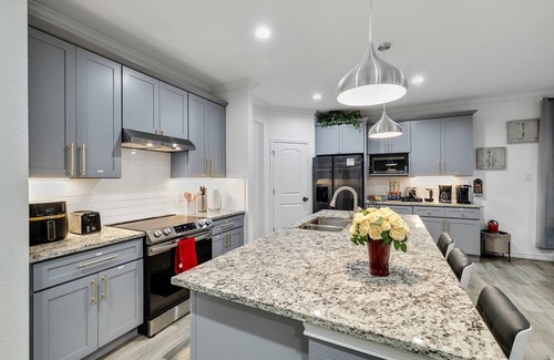 South Arlington House | City Escape: Contemporary Home Mins from Six Flags and Stadiums.
