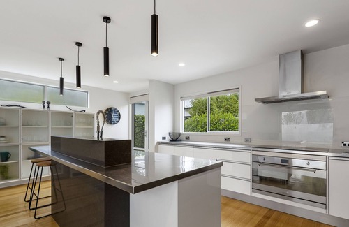 Te Rapa House | City Escape – Hamilton Holiday Home