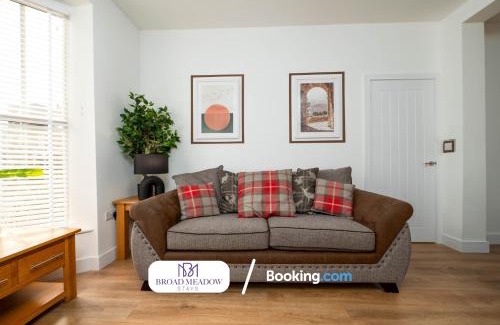 Lincoln House | City Escape l Last-Minute Special l Sleeps 6 l 3-Bed Home by Broad Meadow Stays, Lincoln l Free Wi-Fi l Monks Lodge