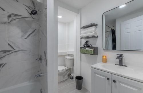 Hoboken Apartment | City Escape with 2 Baths, 10 beds and We Pay Half Parking for 2 cars, NYC in 15 min