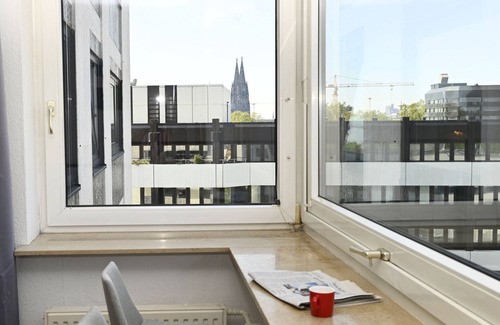 Neustadt-Nord Apartment | City flair with a view of the cathedral!