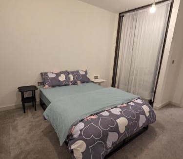 Southall Broadway Apartment | City Gateway Apartment - Green Quarter Southall Retreat