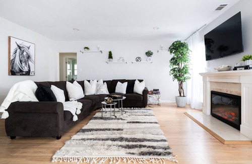 The Plaza House | City Gem with a pool MONTHLY