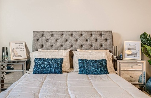 Downtown Baltimore Apartment | City Gems : Harbor: Sports: Fine Dining: Casino