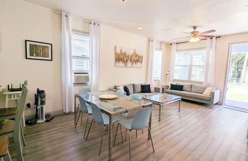 East Tampa House | City getaway modern house