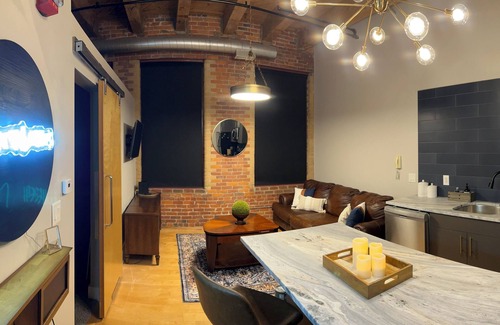 Downtown Columbus Condo | City Lights at Hartman